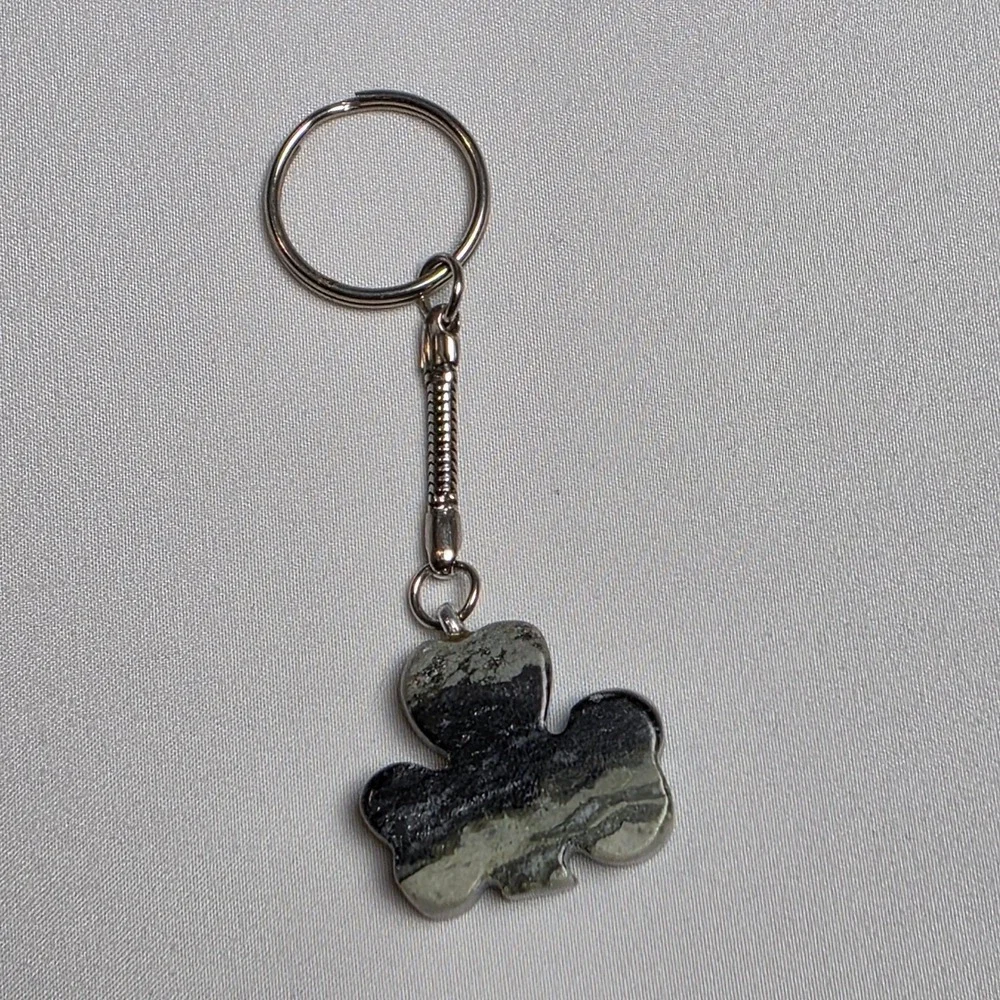 3 Leaf Clover‎ Shamrock Polished Stone Keychain Lucky Charm Celtic Irish Gift